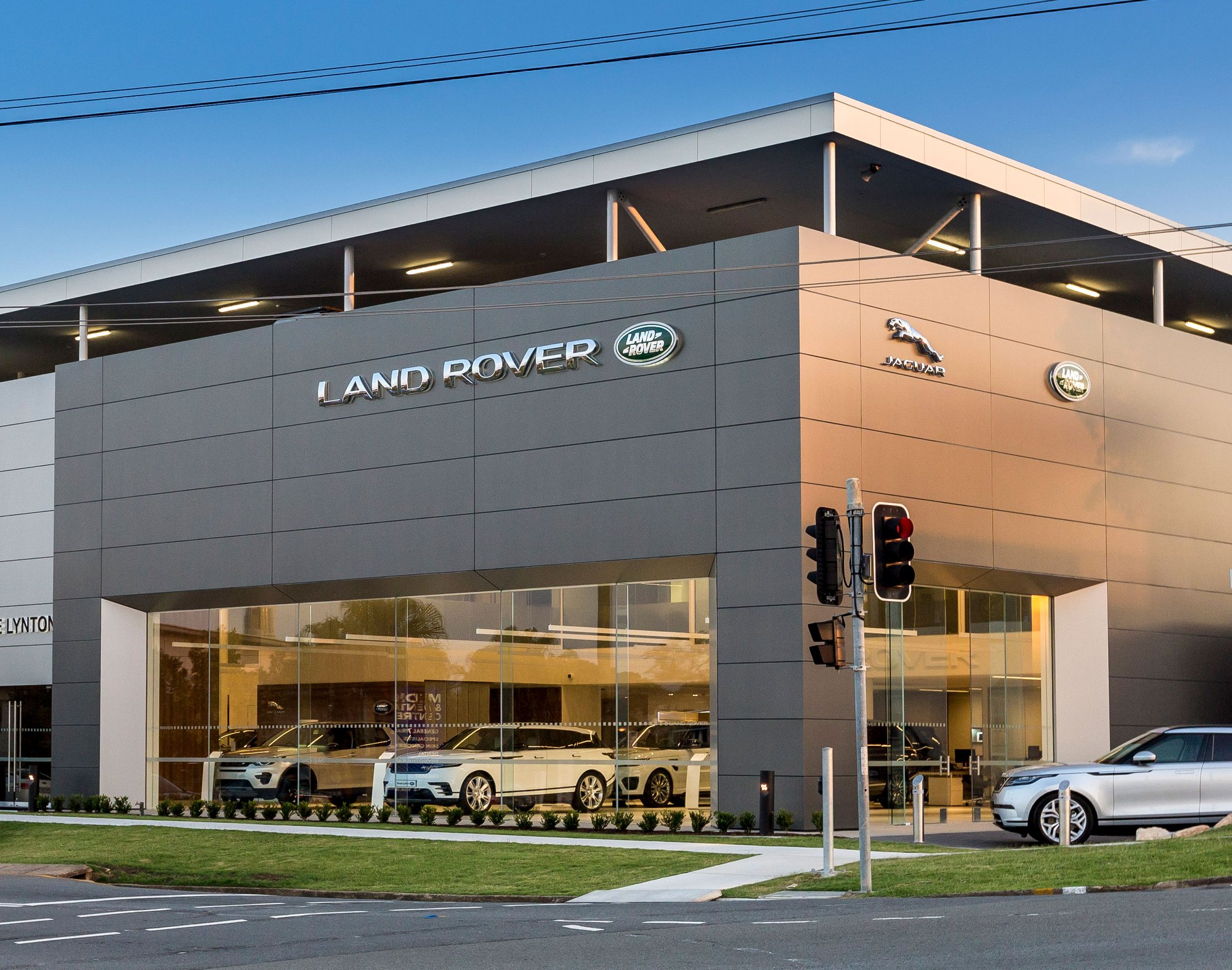 Jaguar Land Rover featuring Vitracore G2 Jaguar Land Rover featuring Vitracore G2