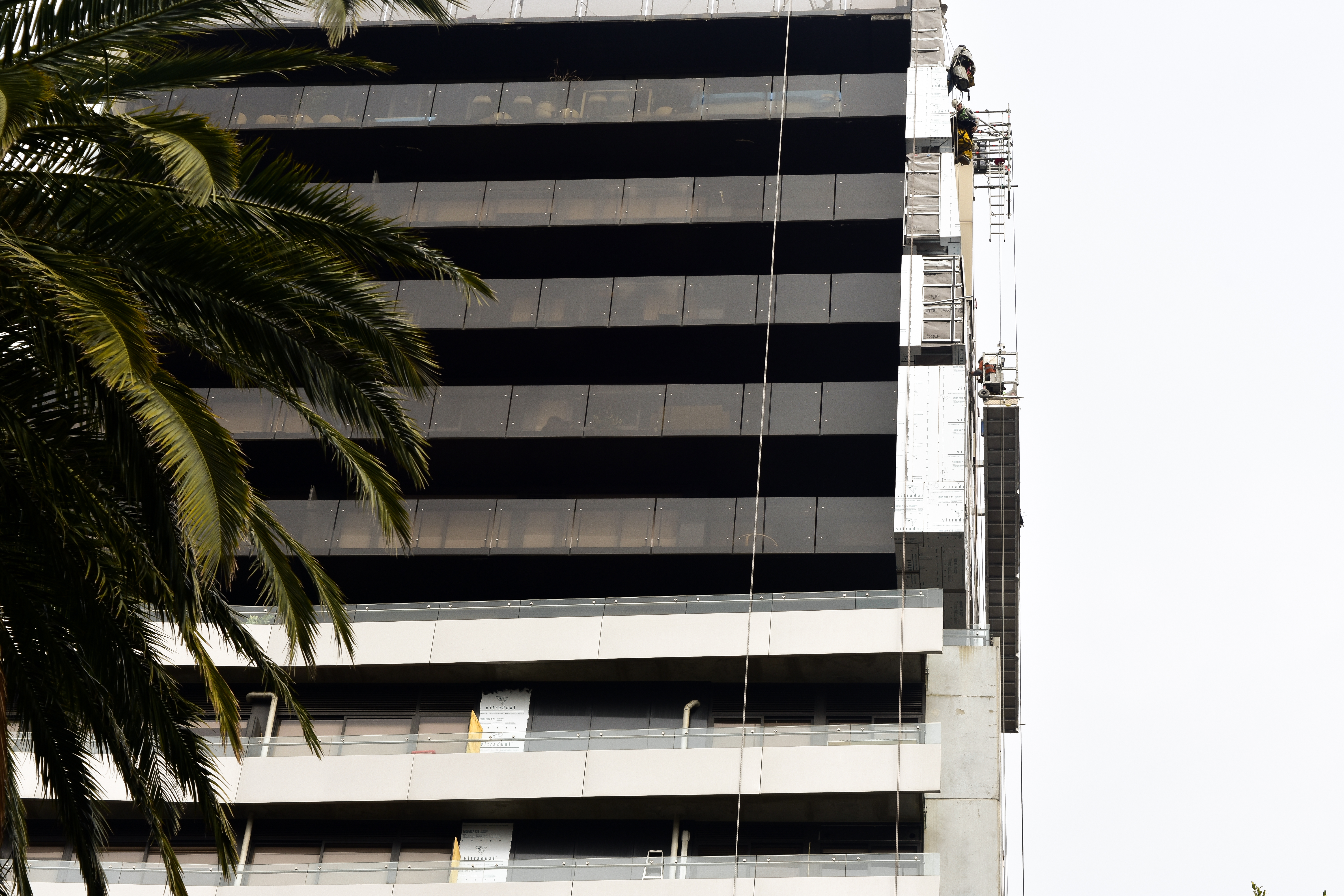 Ventilated Top Hats for Facade Airflow